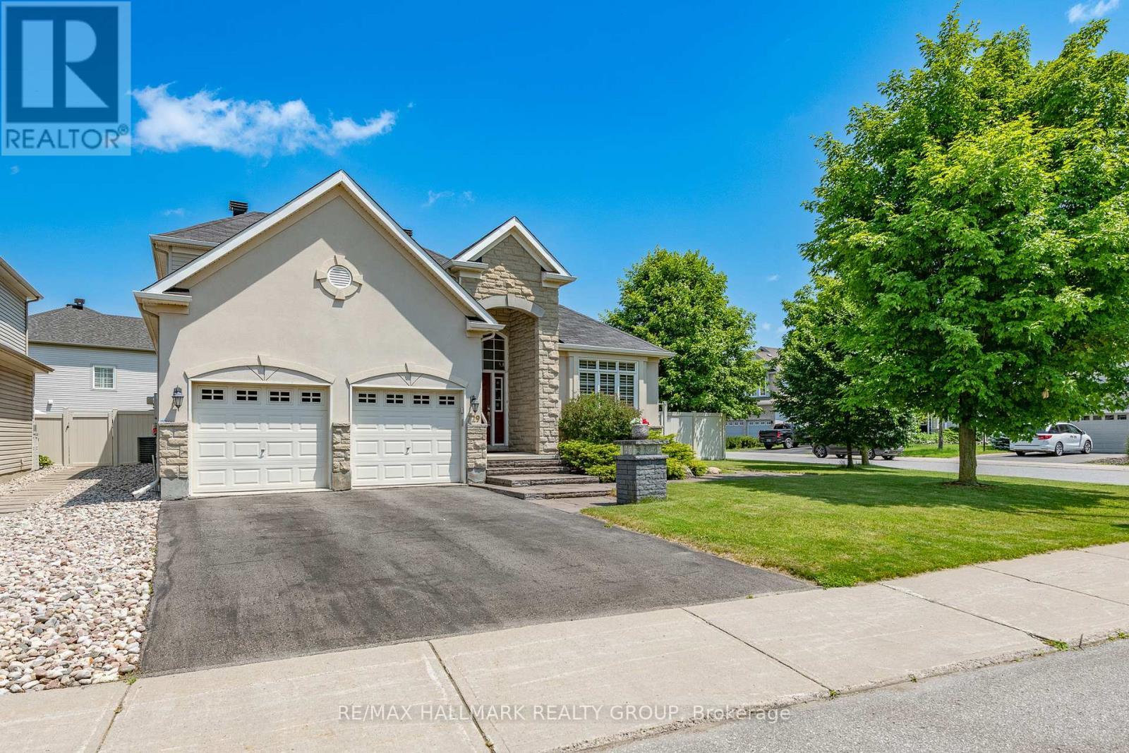 Property at 729 KILBIRNIE DRIVE image 2