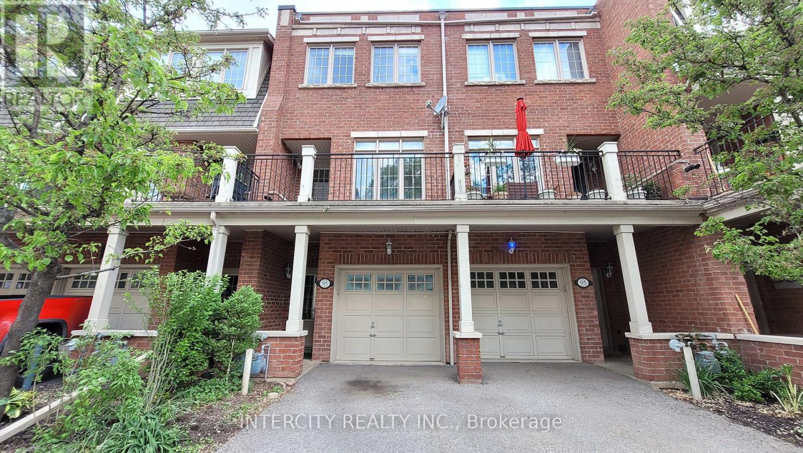 86 LAKESHORE ROAD W, Oakville, Ontario