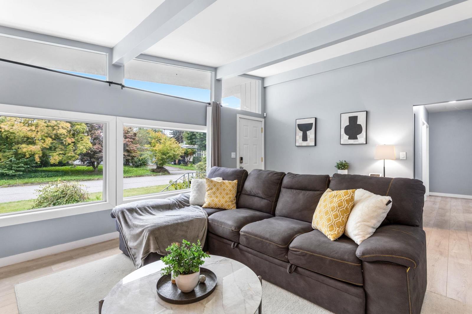 Property at 45415 BARTON AVENUE image 3
