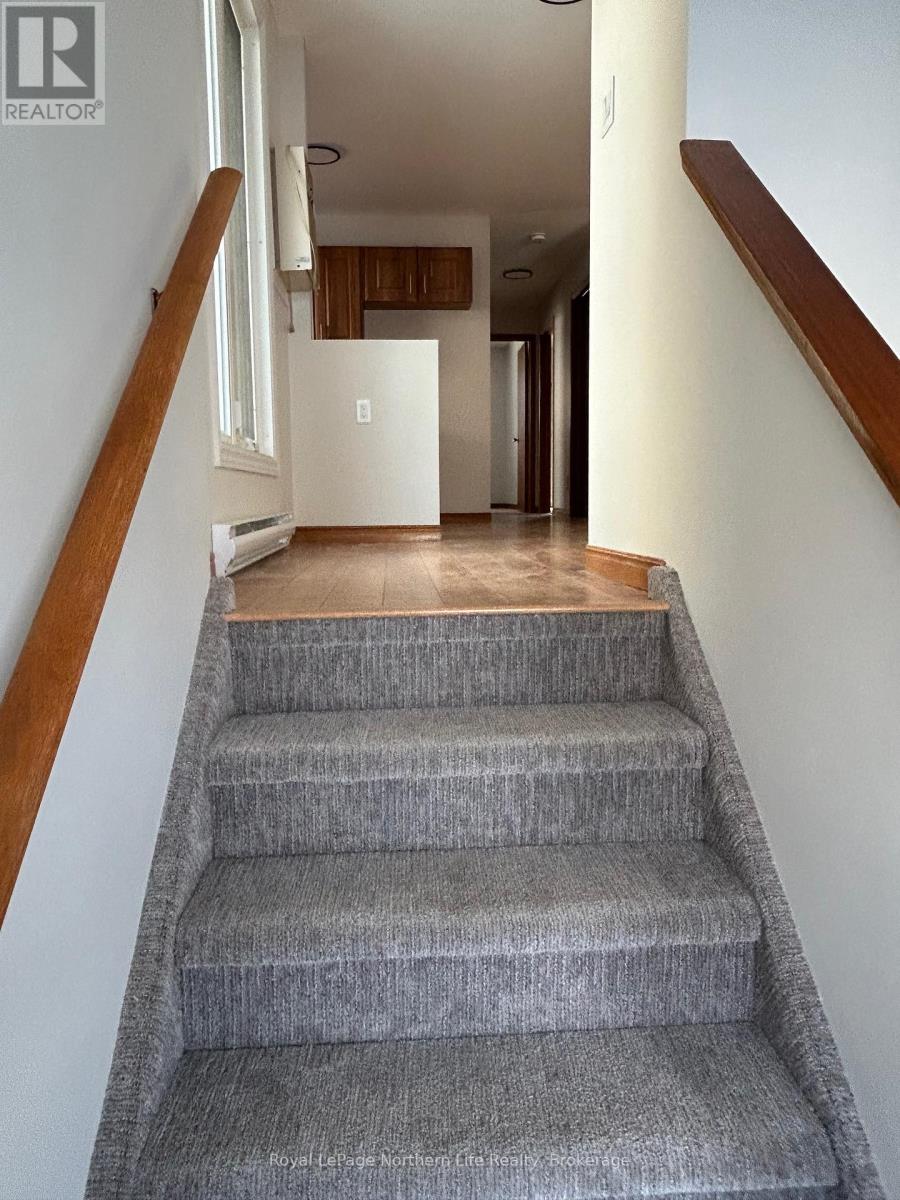 421 Oakwood Avenue, North Bay, Ontario  P1B 9A8 - Photo 2 - X11982155