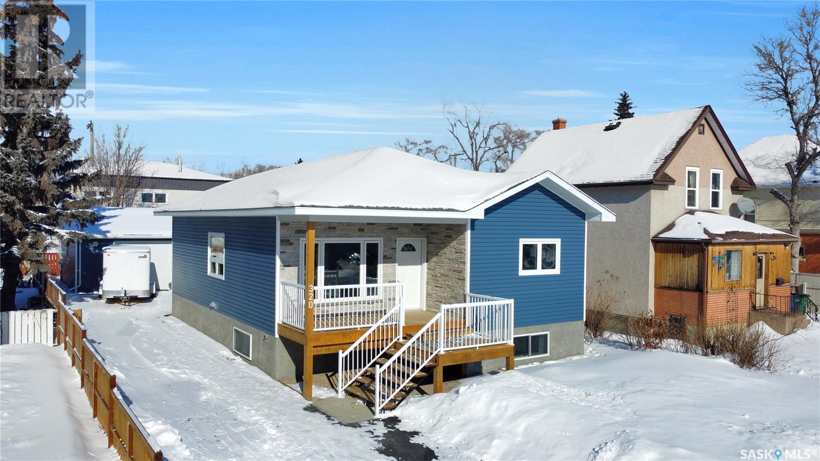 320 Hochelaga Street W, Moose Jaw, Saskatchewan  S6H 2G7 - Photo 1 - SK996280