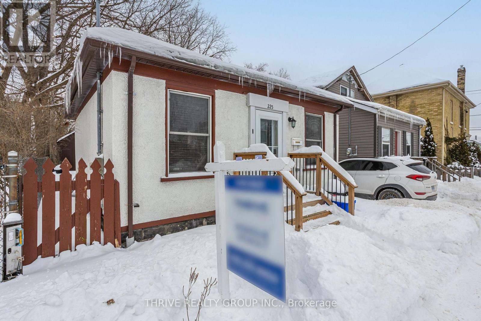 Photo 2 of 35 for 225 Simcoe Street