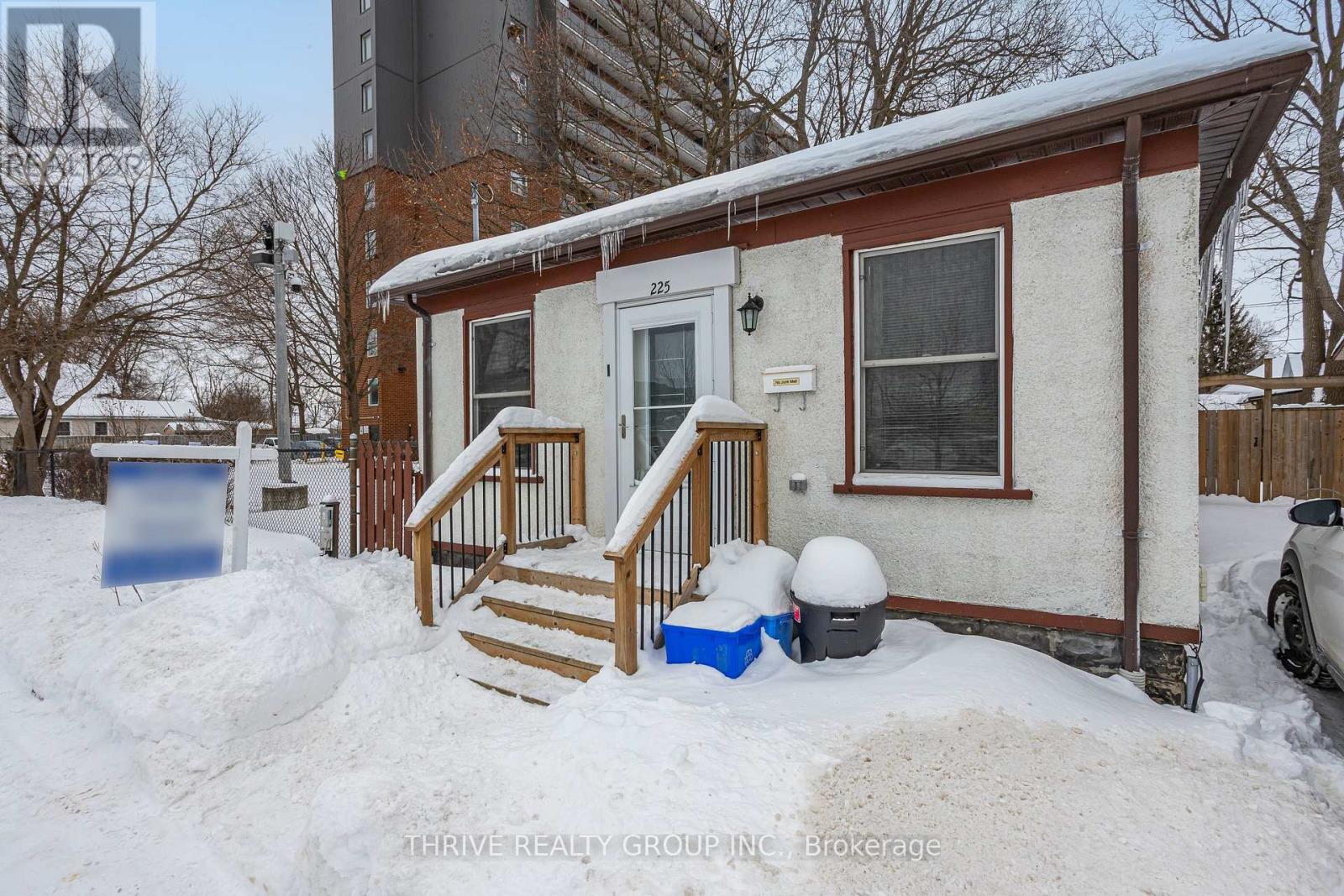 Photo 3 of 35 for 225 Simcoe Street