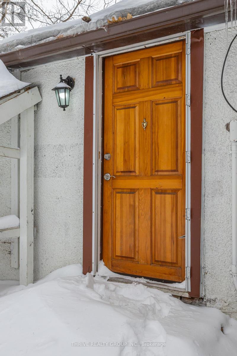 Photo 31 of 35 for 225 Simcoe Street