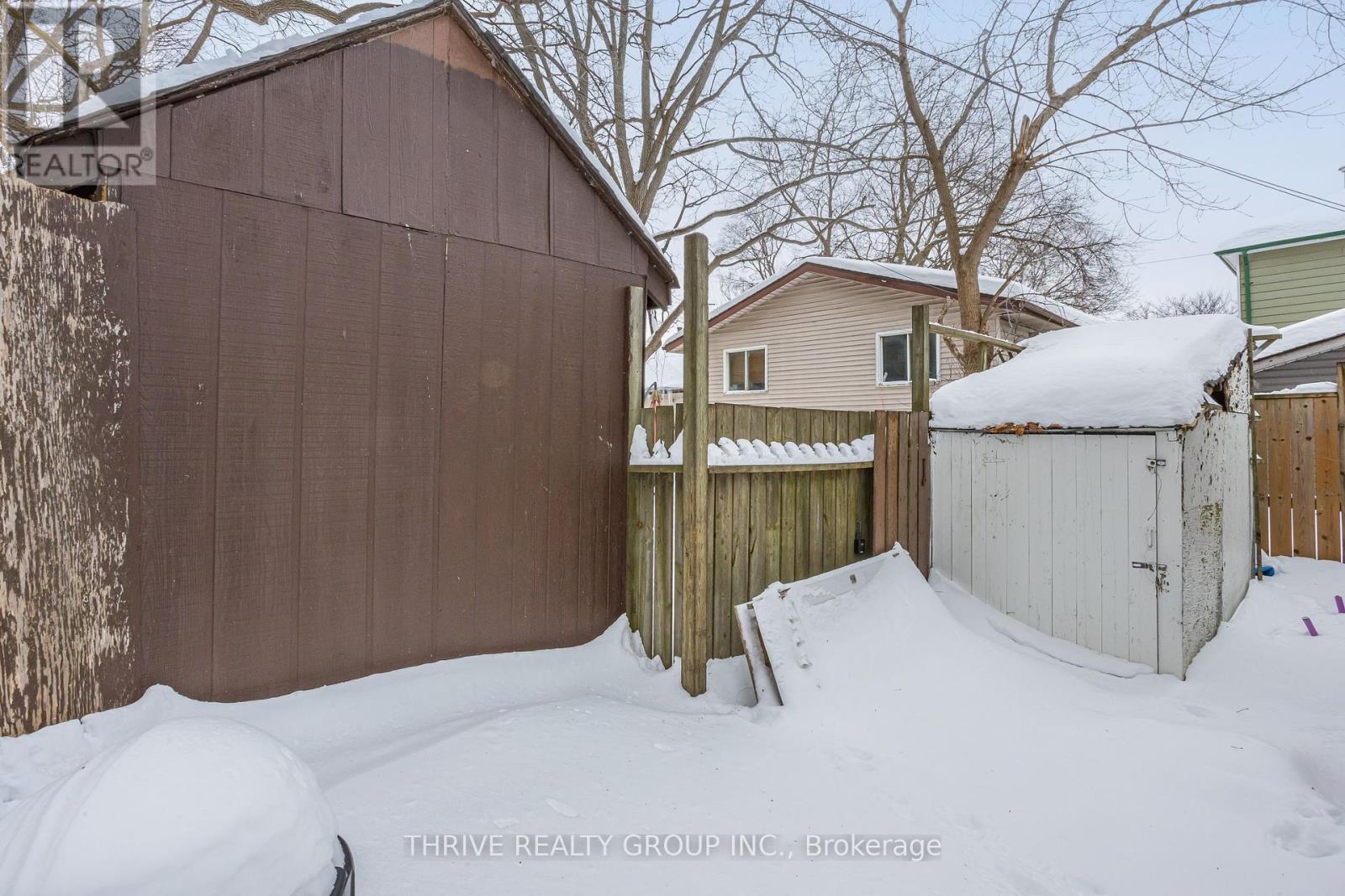 Photo 34 of 35 for 225 Simcoe Street