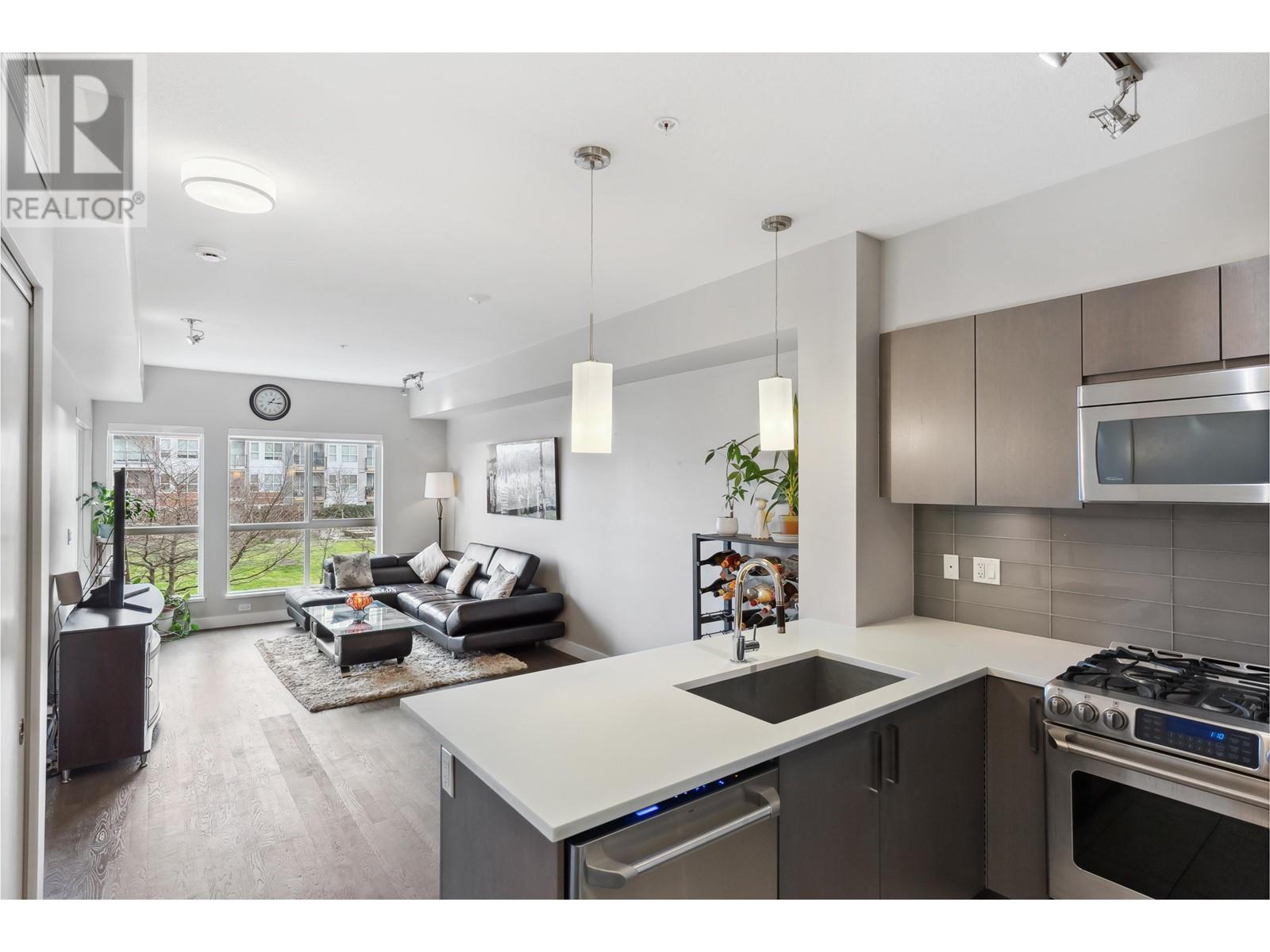 Listing Picture 6 of 34 : 209 10155 RIVER DRIVE, Richmond / 烈治文 - 魯藝地產 Yvonne Lu Group - MLS Medallion Club Member