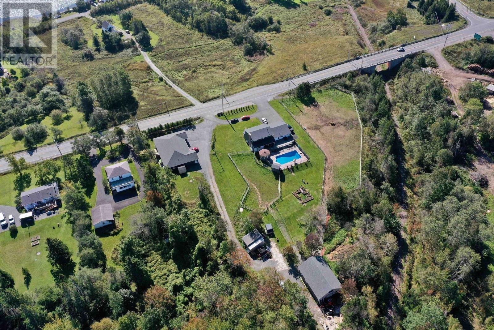 568 Seaview Drive, Upper North Sydney, Nova Scotia  B2A 3N8 - Photo 2 - 202503333