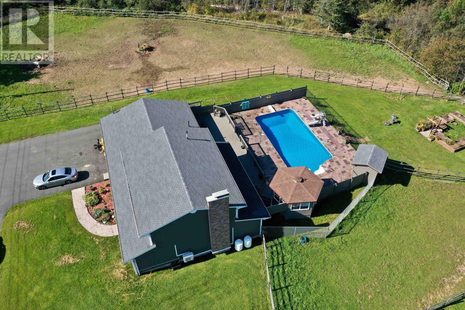 568 Seaview Drive, Upper North Sydney, Nova Scotia  B2A 3N8 - Photo 4 - 202503333