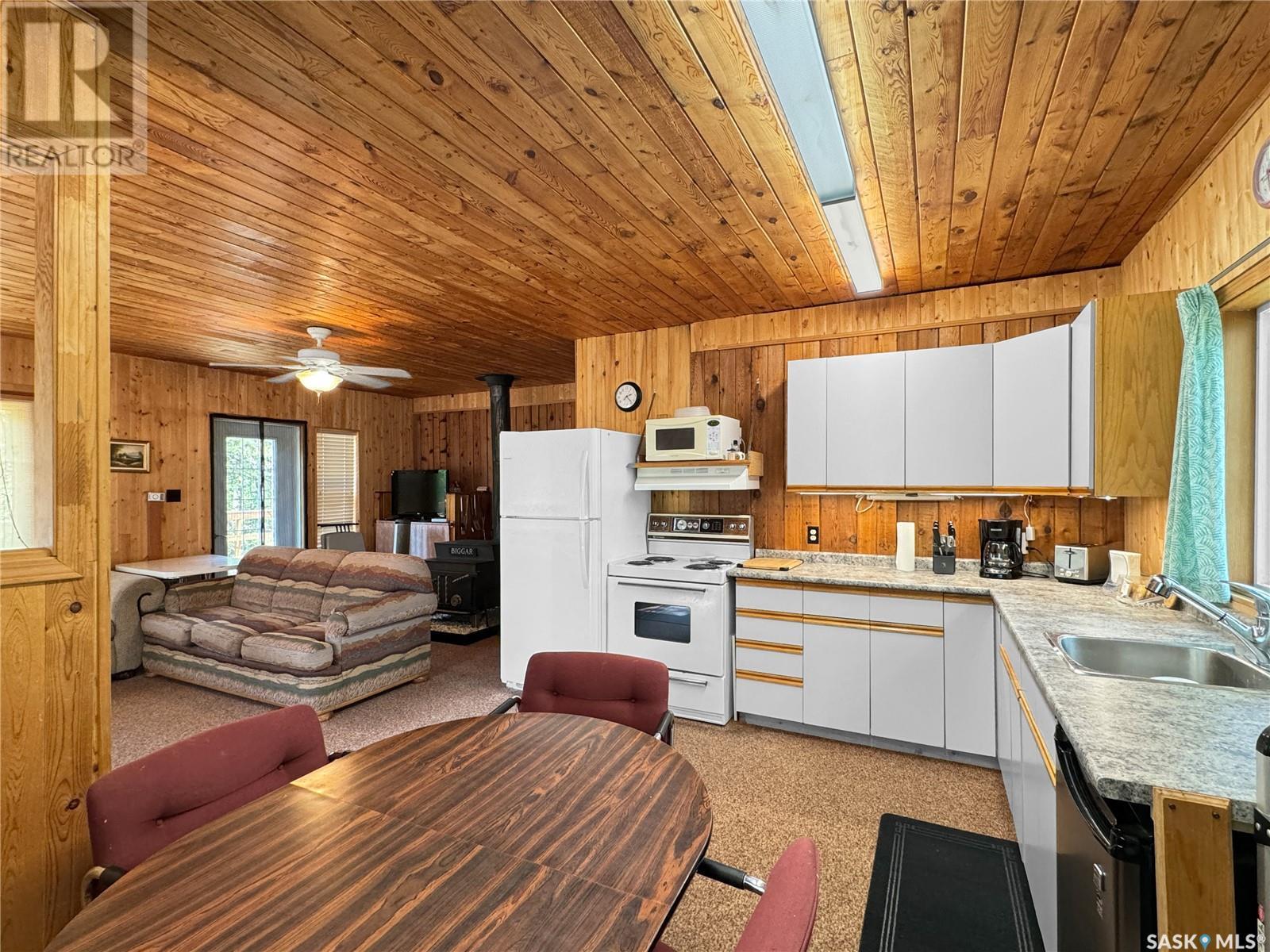 300 Loon Drive, Big Shell, Saskatchewan  S0J 2G0 - Photo 6 - SK996310