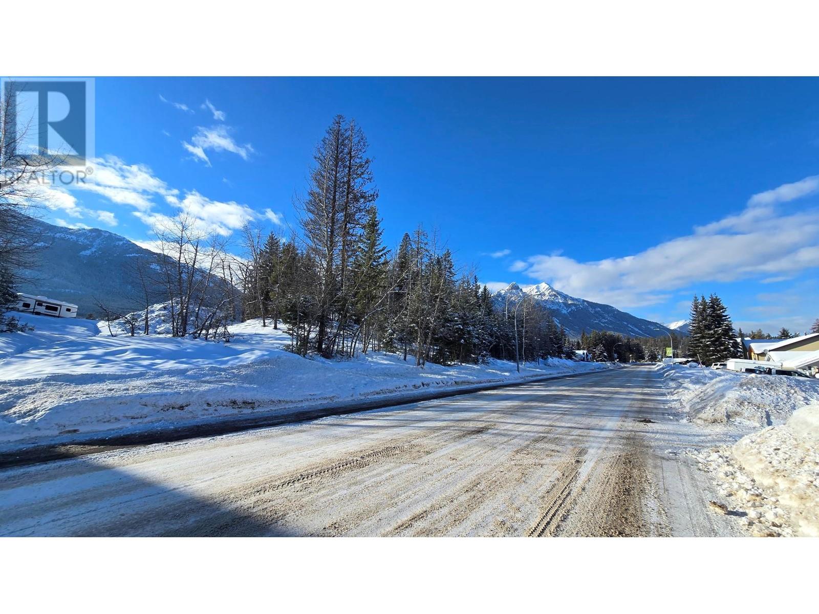 53 Cariboo Drive, Elkford, British Columbia  V0B 1H0 - Photo 2 - 10335879