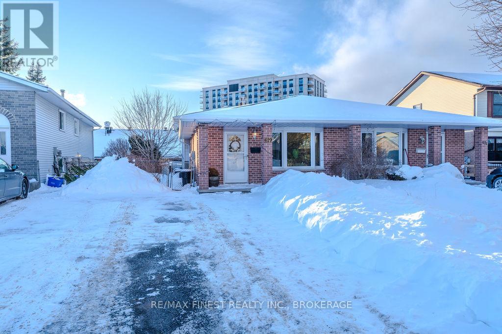 629 Davis Drive, Kingston, Ontario  K7M 7Y6 - Photo 1 - X11982372