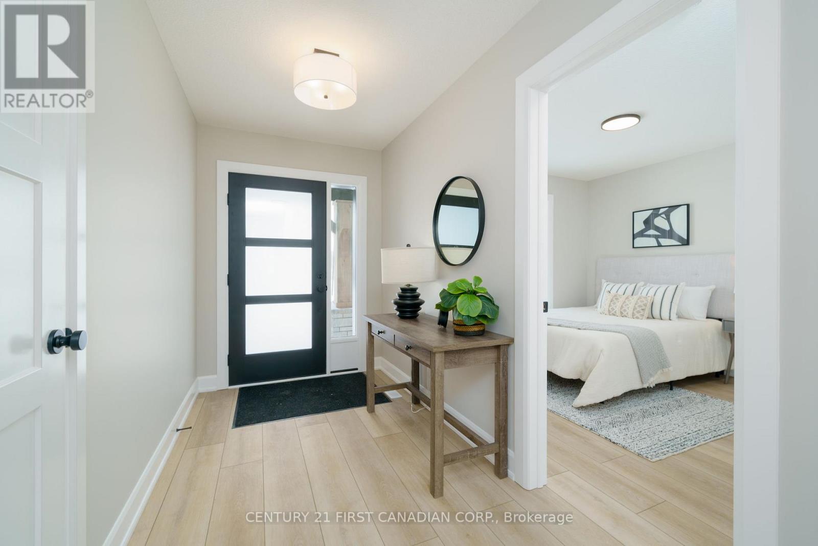 21 Hamilton Street, North Middlesex (Alisa Craig), Ontario  N0M 1A0 - Photo 3 - X11982288