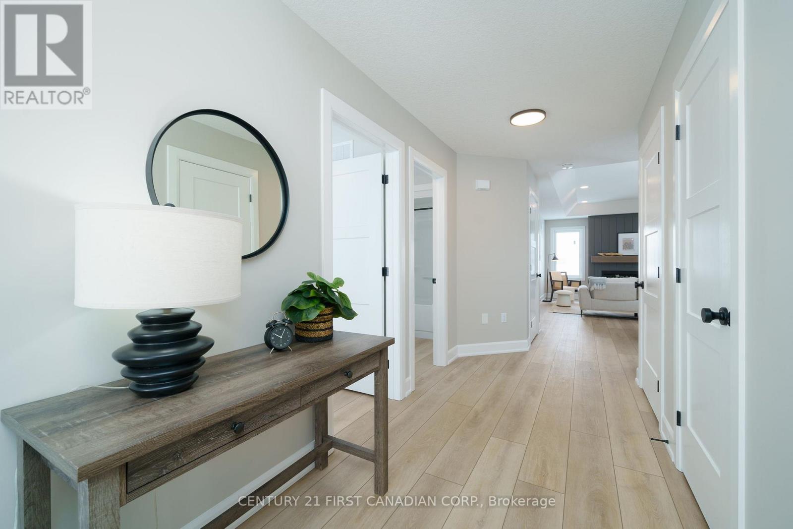 21 Hamilton Street, North Middlesex (Alisa Craig), Ontario  N0M 1A0 - Photo 4 - X11982288