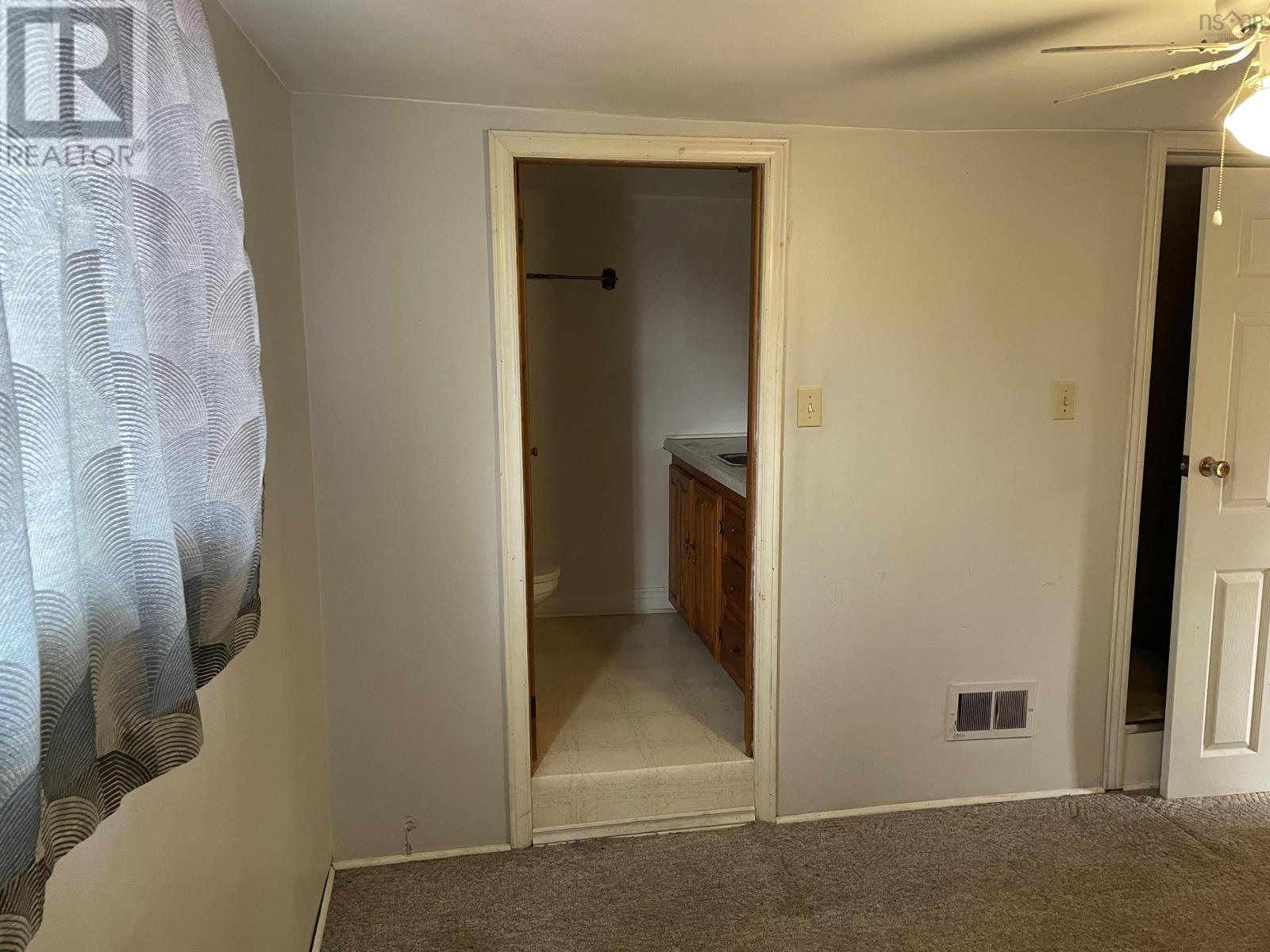 393 St. Phillips Street, Bridgewater, Nova Scotia  B4V 1W7 - Photo 14 - 202503340