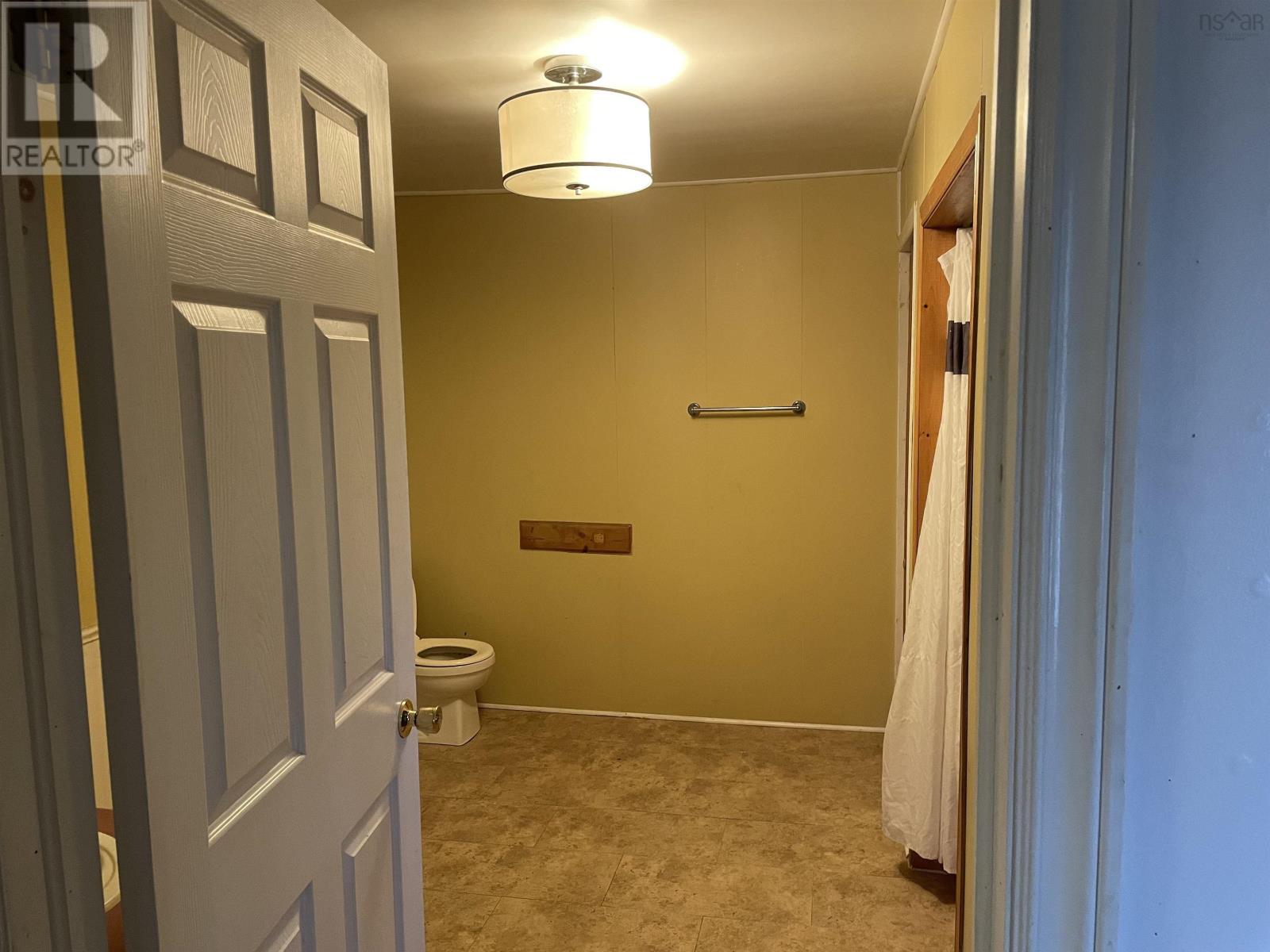 393 St. Phillips Street, Bridgewater, Nova Scotia  B4V 1W7 - Photo 9 - 202503340