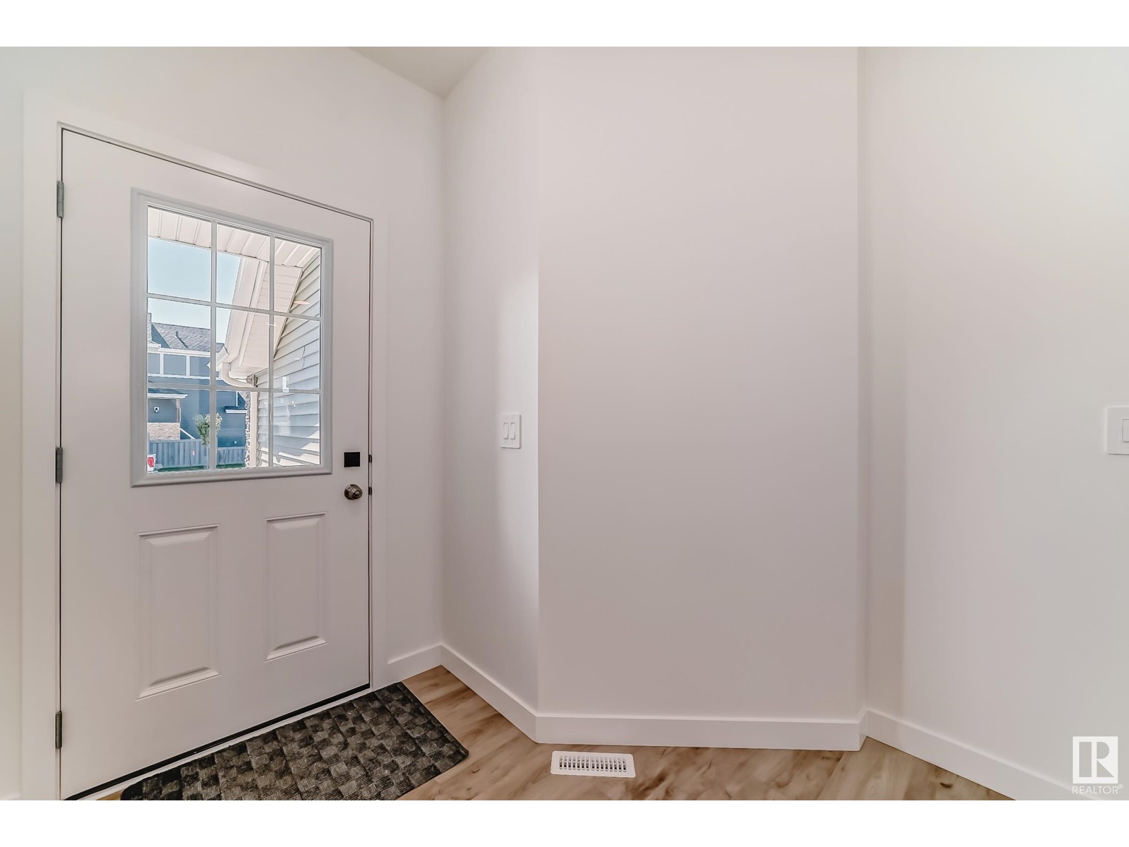 Property at 3331 169 ST SW image 2
