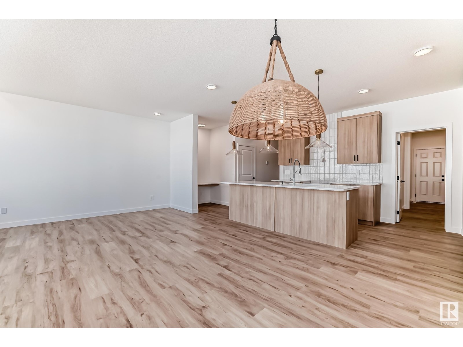Property at 3331 169 ST SW image 4