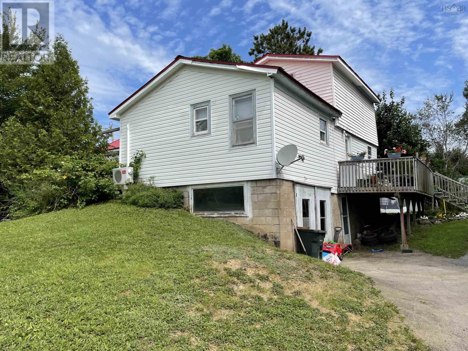 393 St. Phillips Street, Bridgewater, Nova Scotia  B4V 1W7 - Photo 21 - 202503346