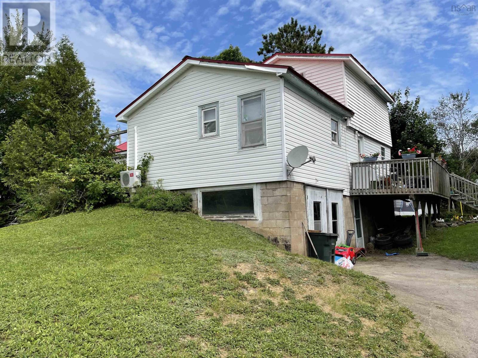 393 St. Phillips Street, Bridgewater, Nova Scotia  B4V 1W7 - Photo 22 - 202503346