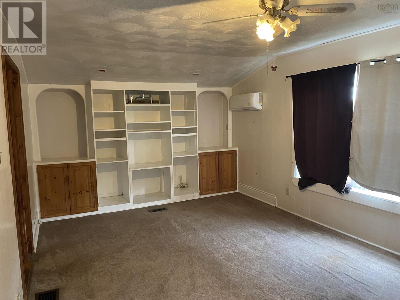 393 St. Phillips Street, Bridgewater, Nova Scotia  B4V 1W7 - Photo 8 - 202503346