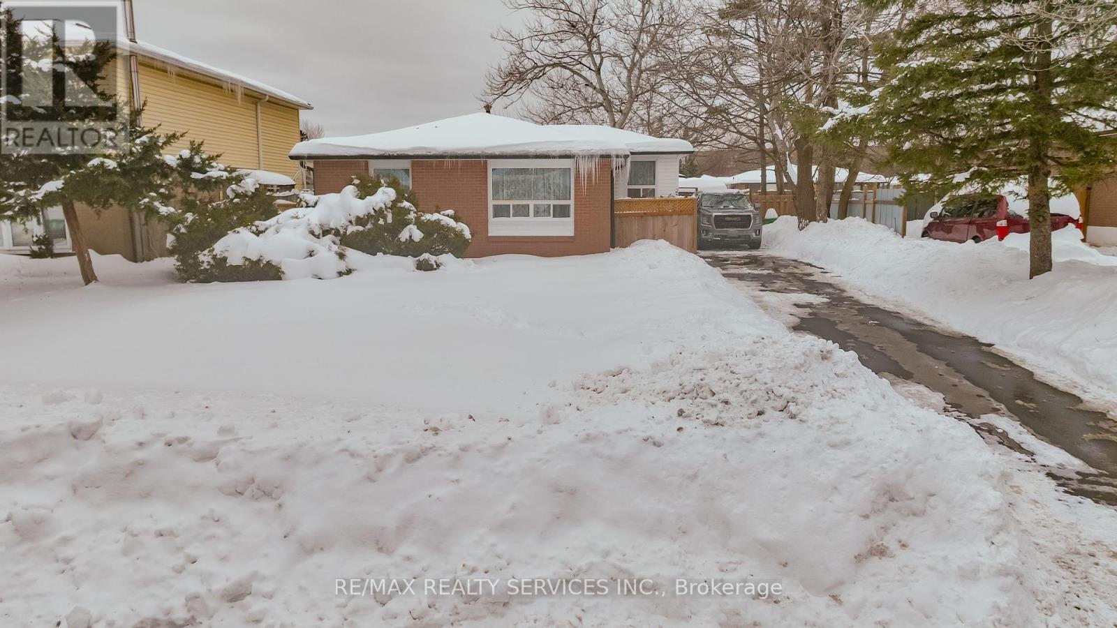 23 Fidelia Crescent, Brampton (Southgate), Ontario  L6T 3P7 - Photo 1 - W11982533