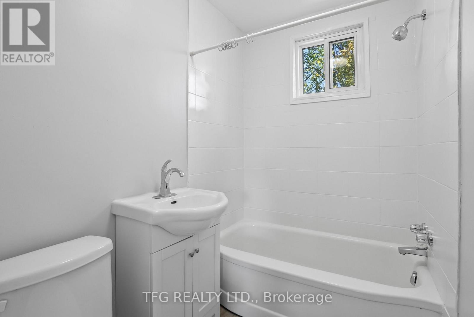 Upper - 73 Central Pk Boulevard N, Oshawa, Ontario  L1G 5Y4 - Photo 7 - E11982789