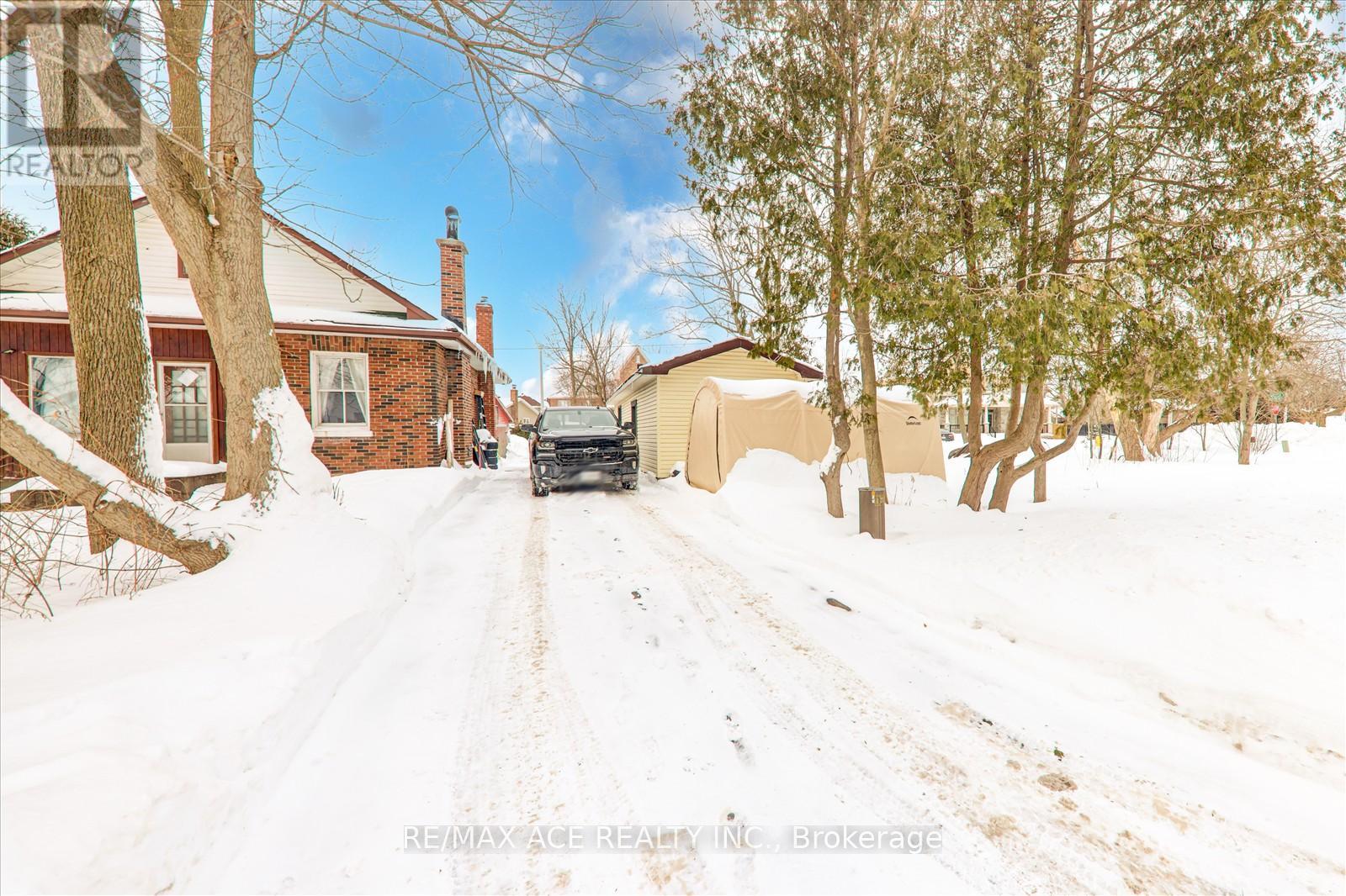 Property at 304 WEST SCUGOG LANE image 3