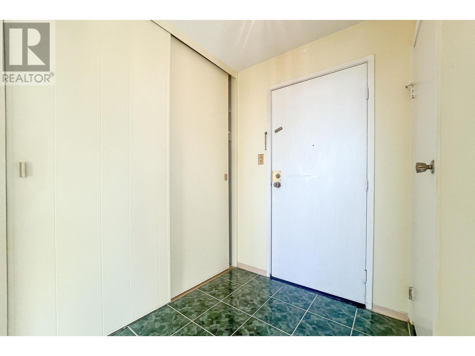 Listing Picture 4 of 32 : 704 2165 W 40TH AVENUE, Vancouver / 溫哥華 - 魯藝地產 Yvonne Lu Group - MLS Medallion Club Member