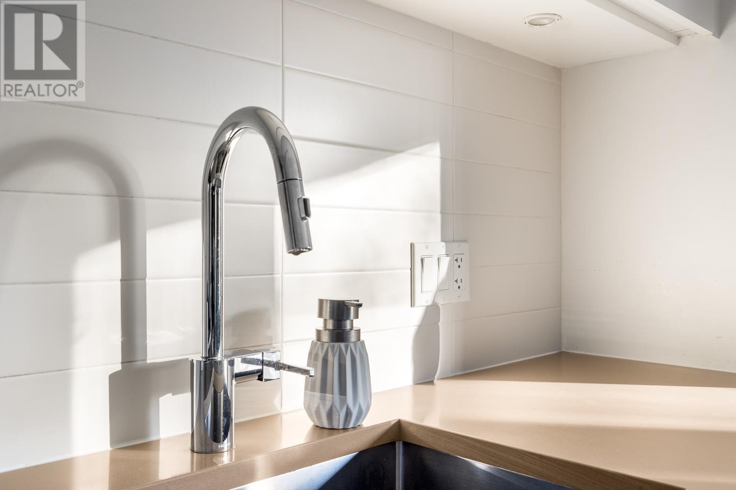 Listing Picture 10 of 24 : 103 453 E 16TH AVENUE, Vancouver / 溫哥華 - 魯藝地產 Yvonne Lu Group - MLS Medallion Club Member