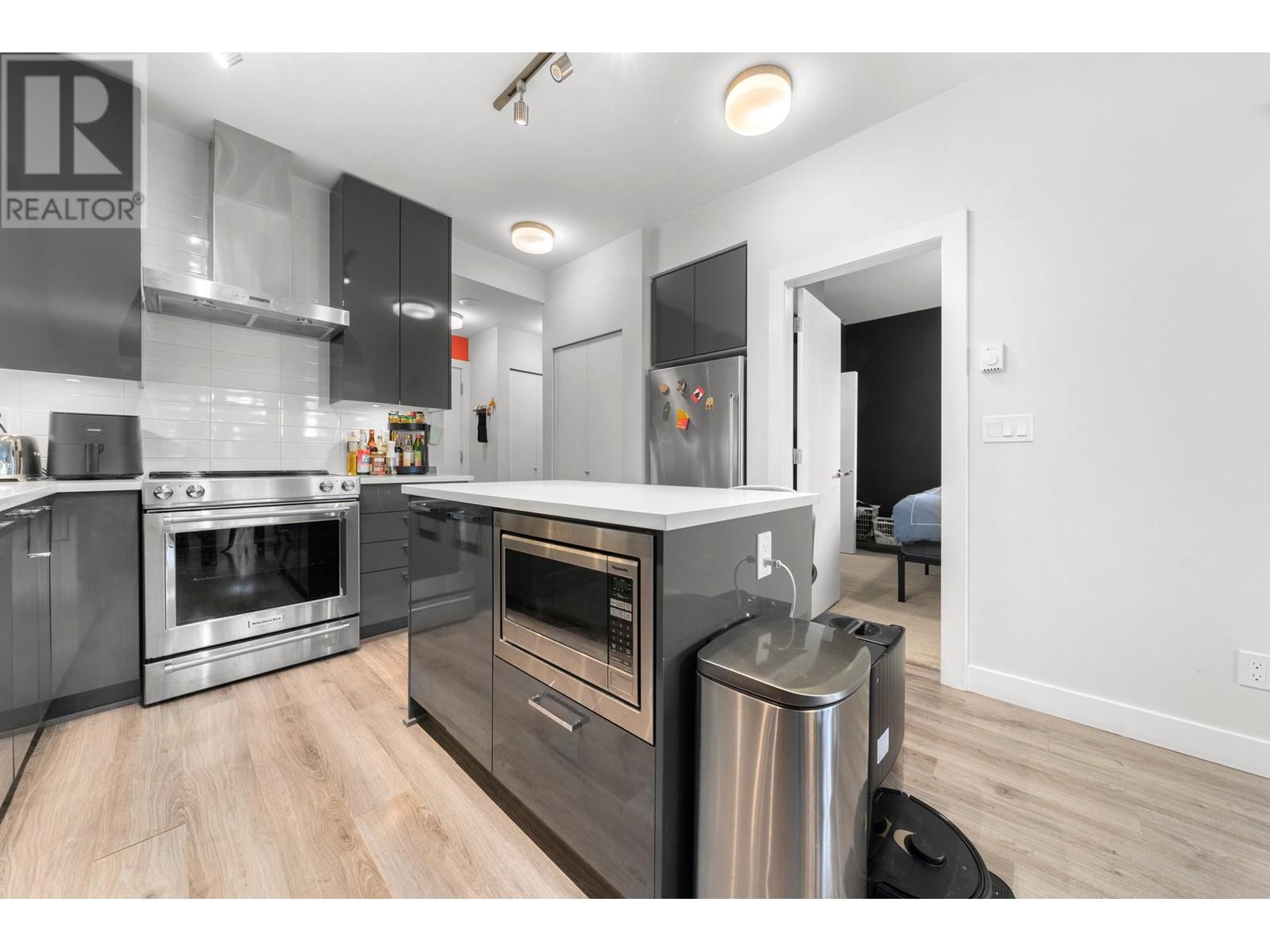 Listing Picture 9 of 36 : 114 1768 GILMORE AVENUE, Burnaby / 本拿比 - 魯藝地產 Yvonne Lu Group - MLS Medallion Club Member