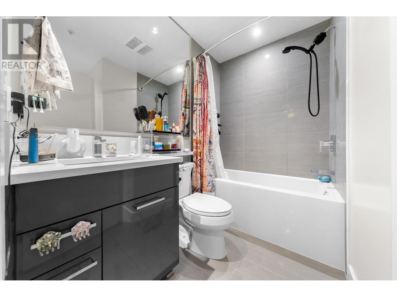 Listing Picture 20 of 36 : 114 1768 GILMORE AVENUE, Burnaby / 本拿比 - 魯藝地產 Yvonne Lu Group - MLS Medallion Club Member