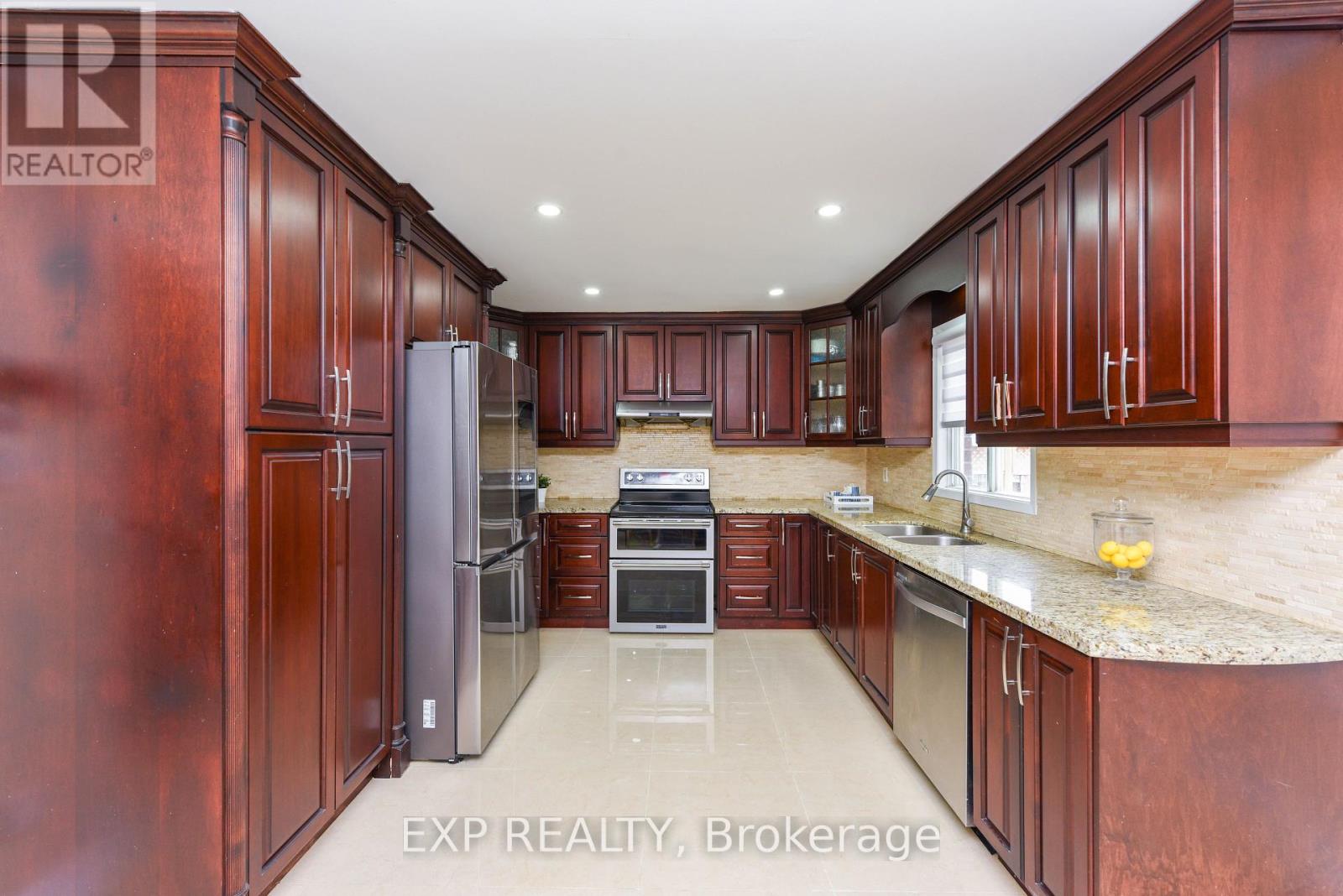 28 Fairlight Street, Brampton, Ontario  L6Z 3W2 - Photo 6 - W11982722