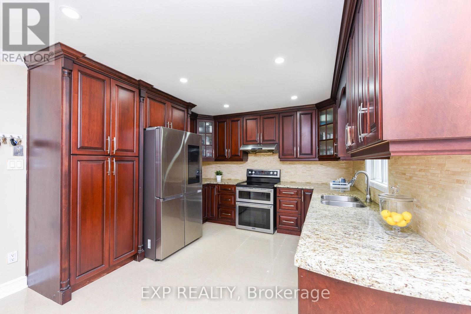 28 Fairlight Street, Brampton, Ontario  L6Z 3W2 - Photo 8 - W11982722