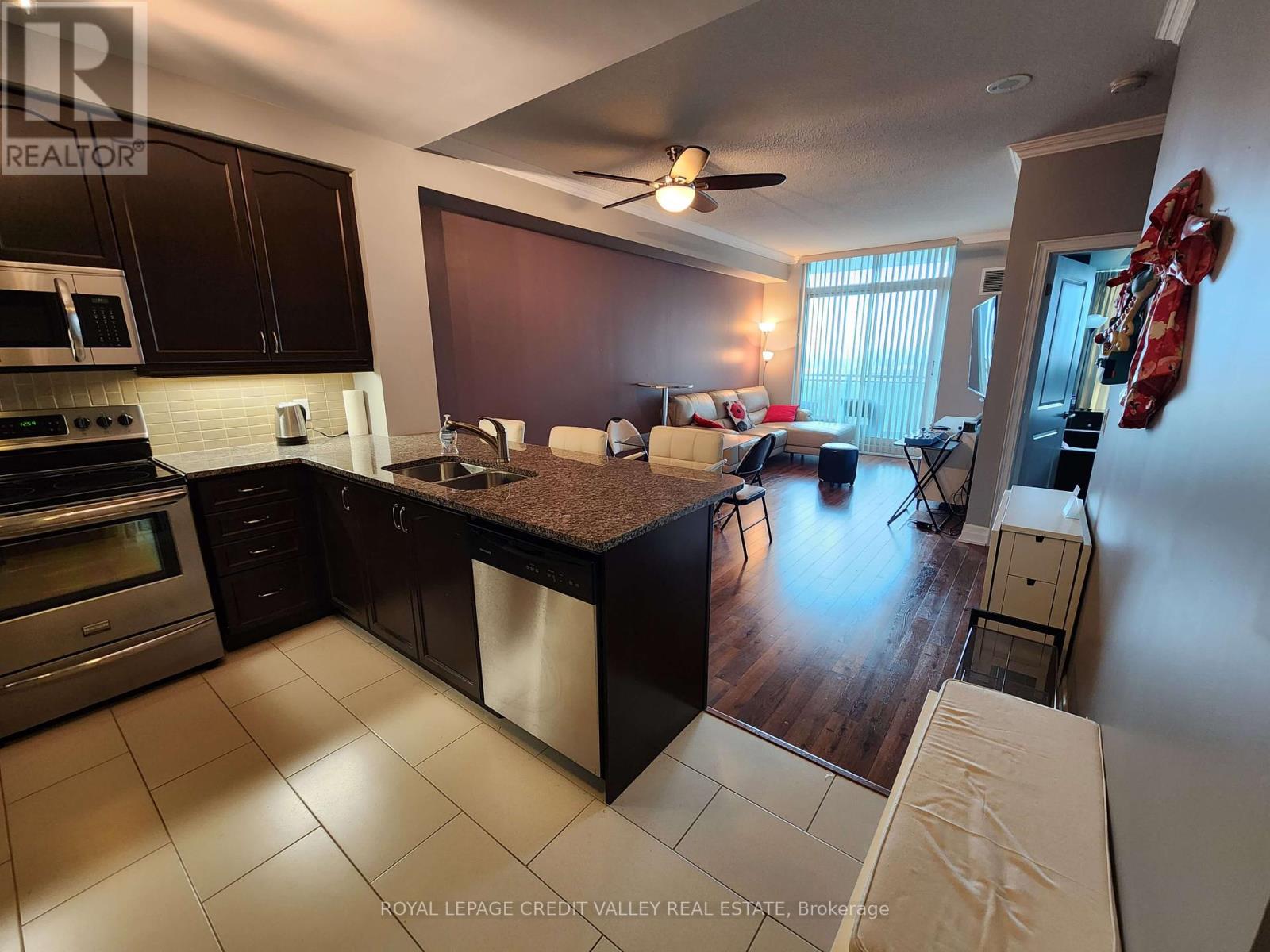 1707 - 100 John Street, Brampton, Ontario  L6W 0A8 - Photo 11 - W11982768