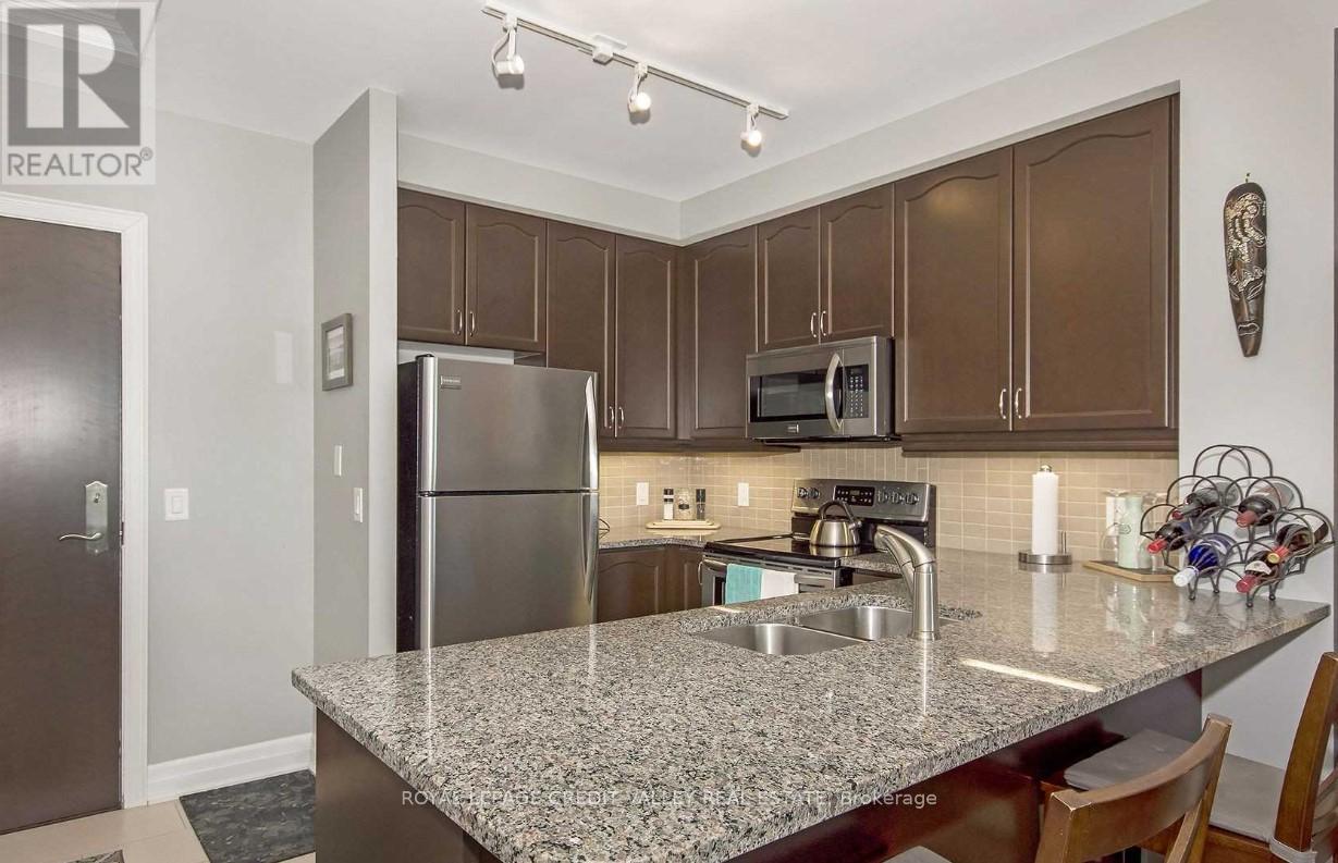 1707 - 100 John Street, Brampton, Ontario  L6W 0A8 - Photo 6 - W11982768