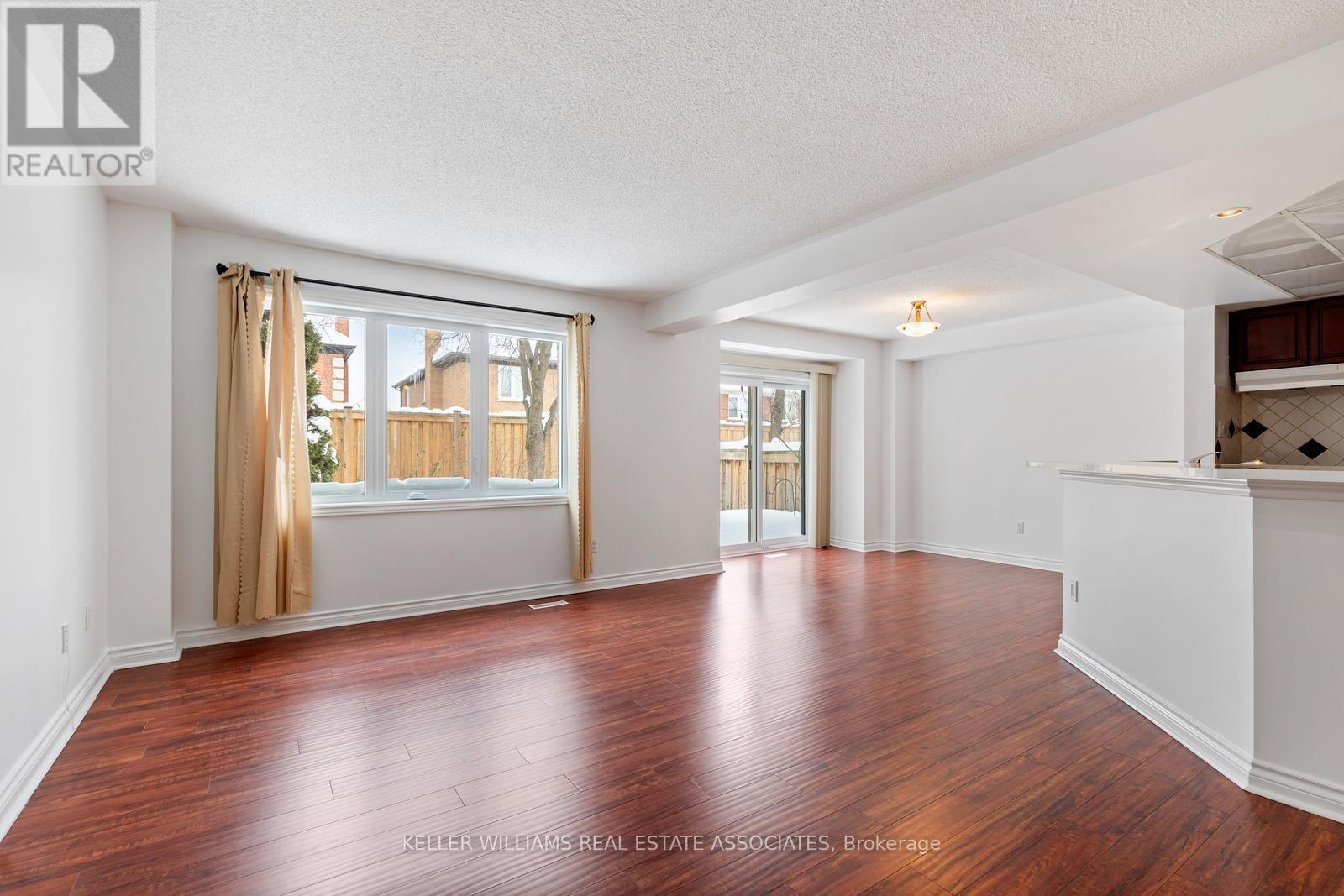 Property at 60 - 5480 GLEN ERIN DRIVE image 3