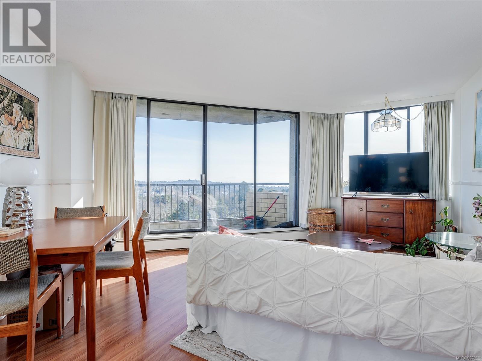 Property at 1709 620 Toronto St image 2