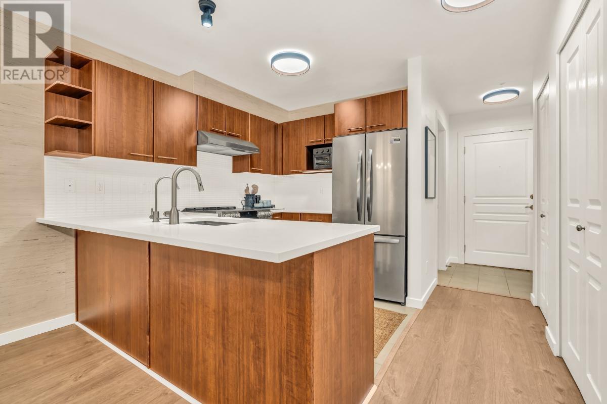 Listing Picture 10 of 28 : 302 4833 BRENTWOOD DRIVE, Burnaby / 本拿比 - 魯藝地產 Yvonne Lu Group - MLS Medallion Club Member