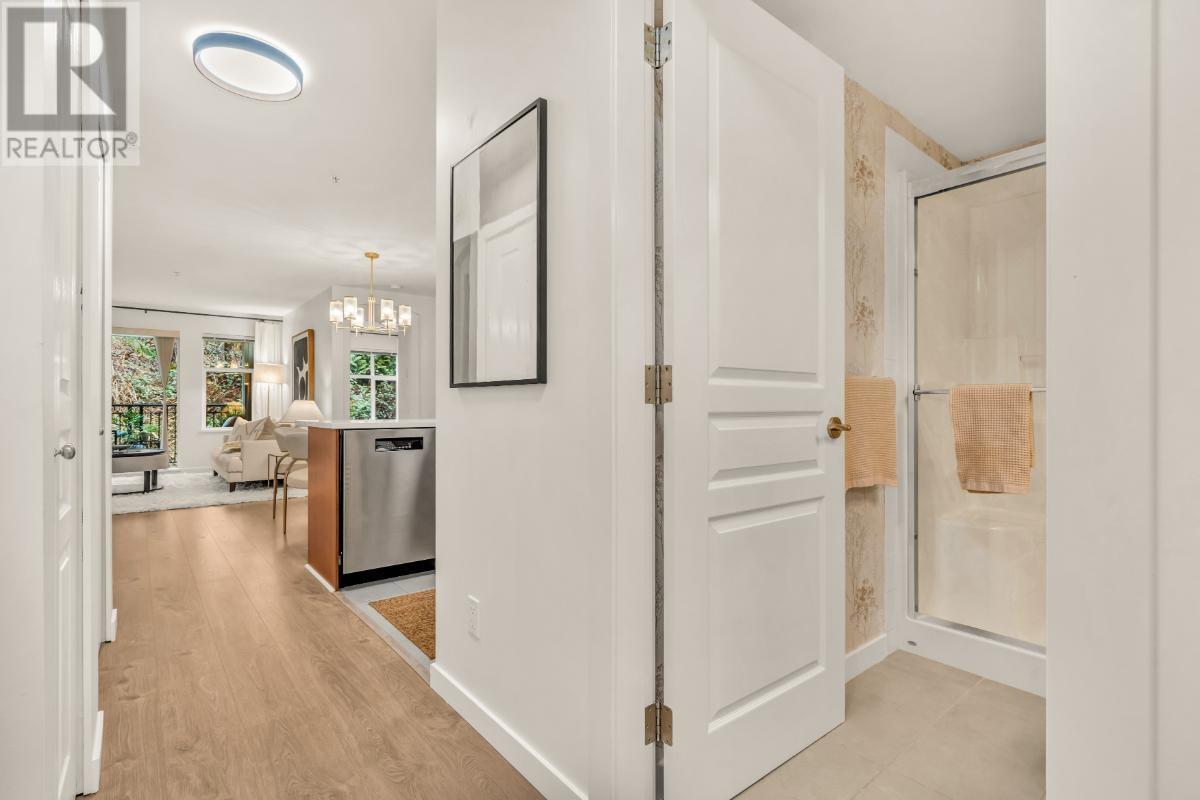Listing Picture 11 of 28 : 302 4833 BRENTWOOD DRIVE, Burnaby / 本拿比 - 魯藝地產 Yvonne Lu Group - MLS Medallion Club Member