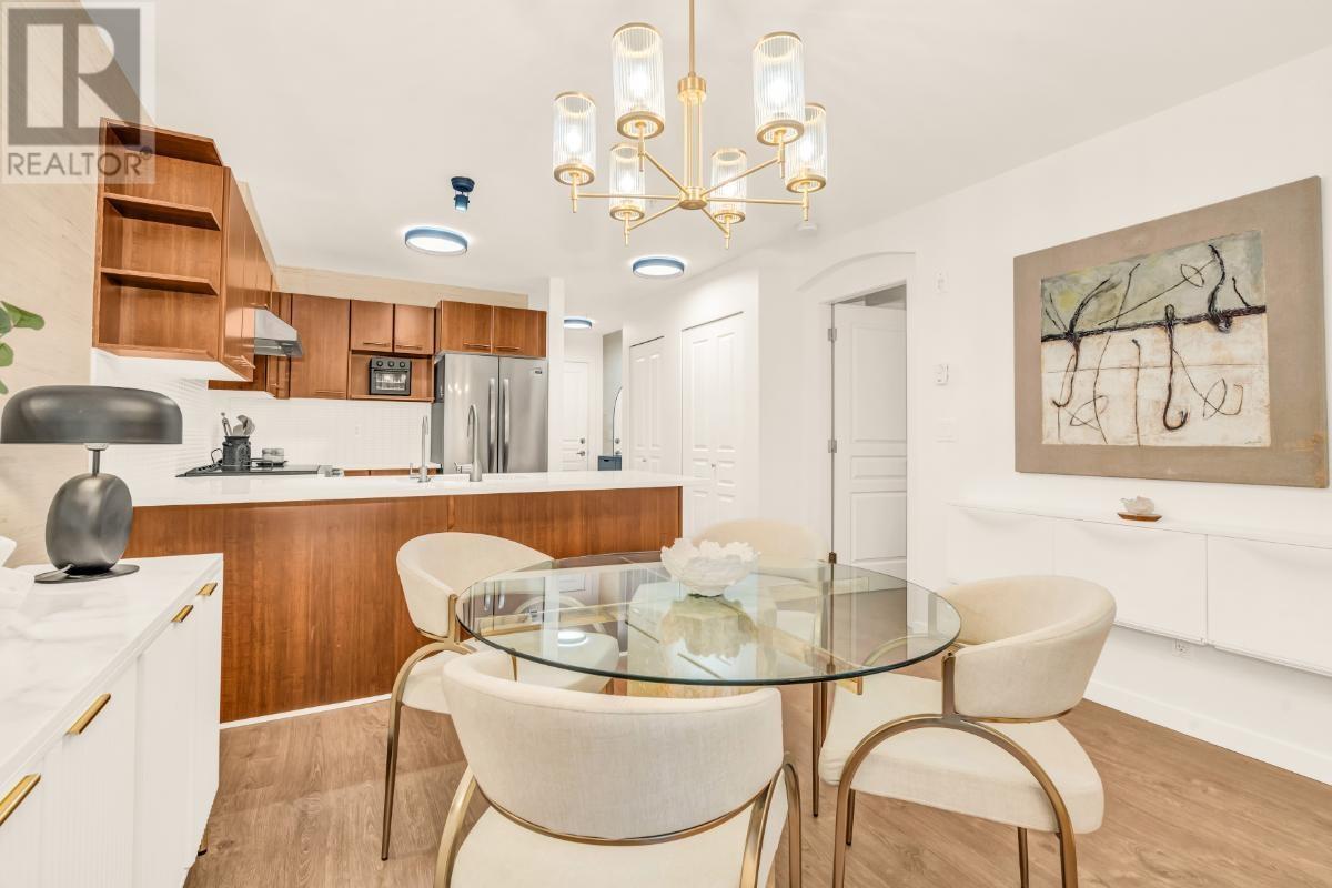 Listing Picture 7 of 28 : 302 4833 BRENTWOOD DRIVE, Burnaby / 本拿比 - 魯藝地產 Yvonne Lu Group - MLS Medallion Club Member
