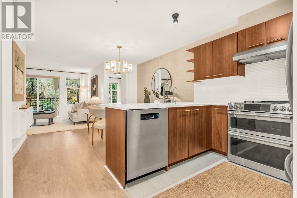 Listing Picture 8 of 28 : 302 4833 BRENTWOOD DRIVE, Burnaby / 本拿比 - 魯藝地產 Yvonne Lu Group - MLS Medallion Club Member