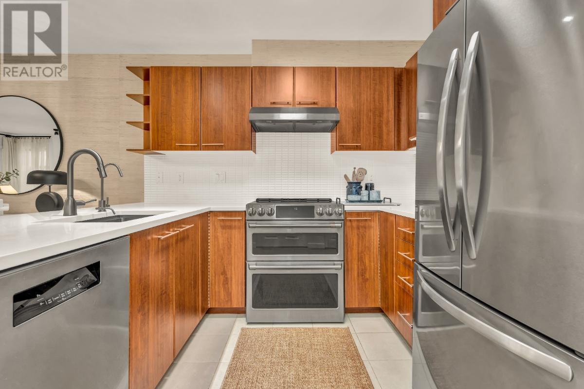 Listing Picture 9 of 28 : 302 4833 BRENTWOOD DRIVE, Burnaby / 本拿比 - 魯藝地產 Yvonne Lu Group - MLS Medallion Club Member