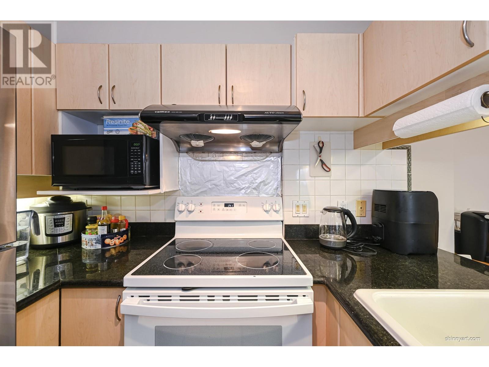 Listing Picture 10 of 32 : 805 6611 COONEY ROAD, Richmond / 烈治文 - 魯藝地產 Yvonne Lu Group - MLS Medallion Club Member