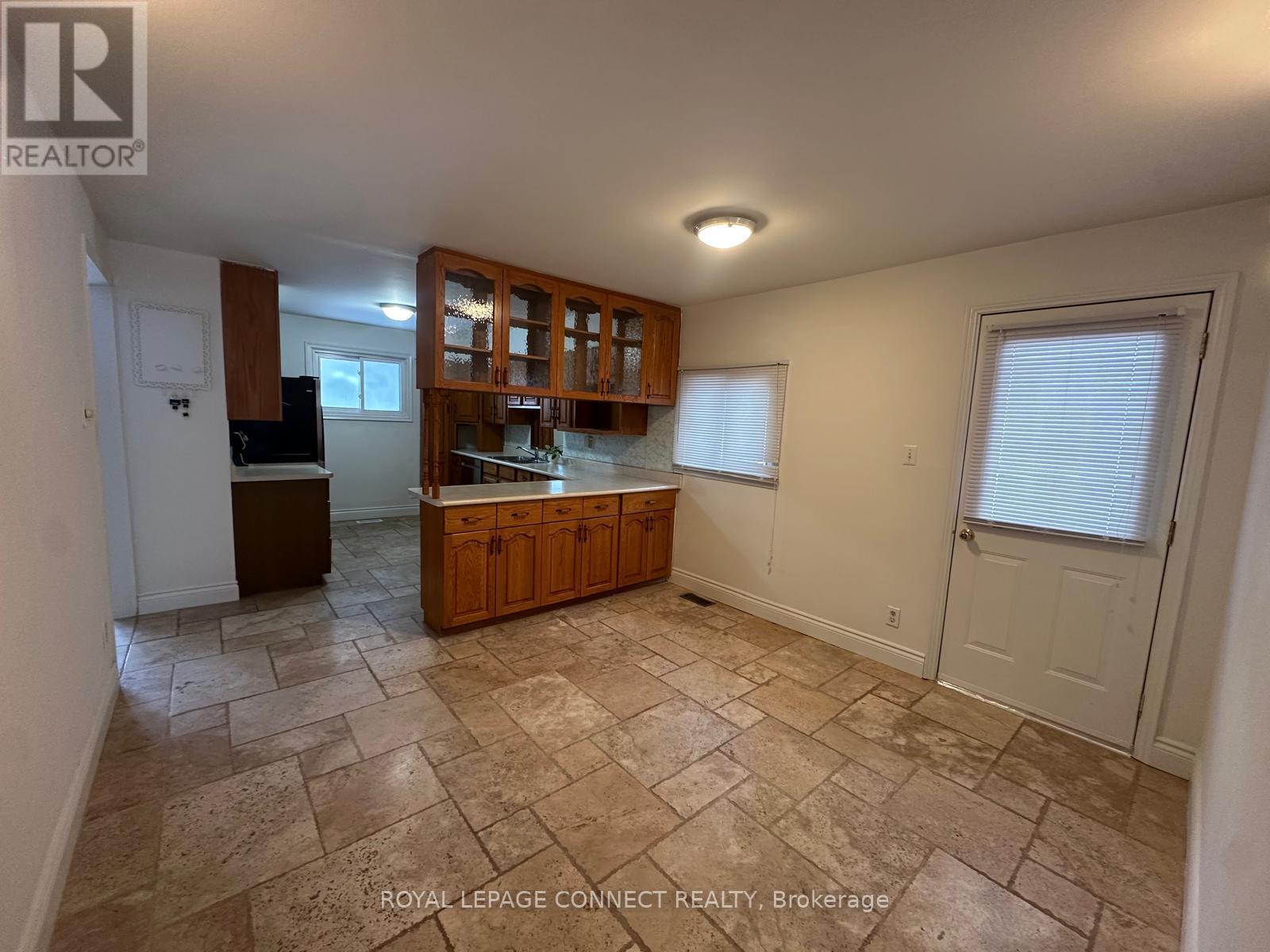612 Marksbury Road S, Pickering (West Shore), Ontario  L1W 2S8 - Photo 3 - E11911560