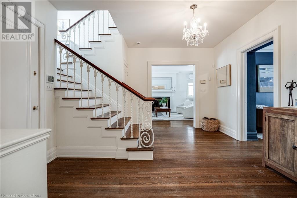 Property at 7 ST. JAMES Place image 4