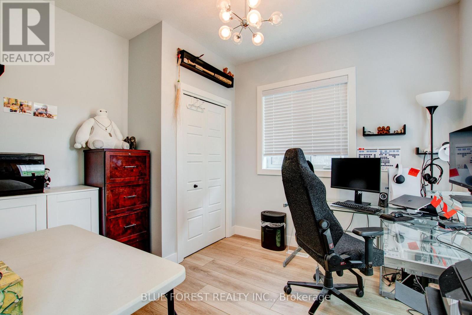 Photo 5 of 45 for 2 - 2810 Sheffield Place