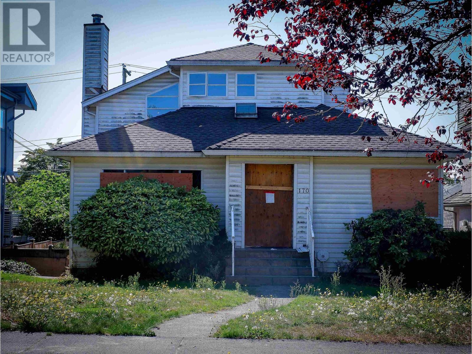 Property at 170 W 40TH AVENUE image 2