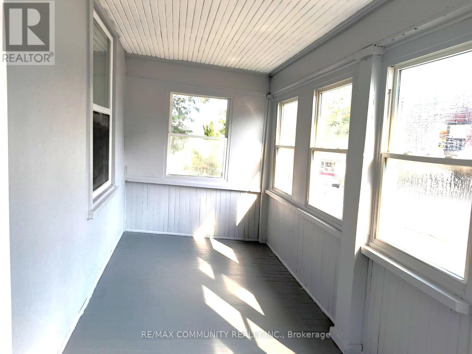 Property at 4 HASTINGS STREET S image 4