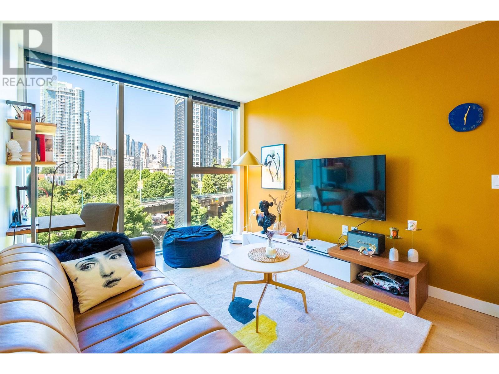 587 87 NELSON STREET, Vancouver