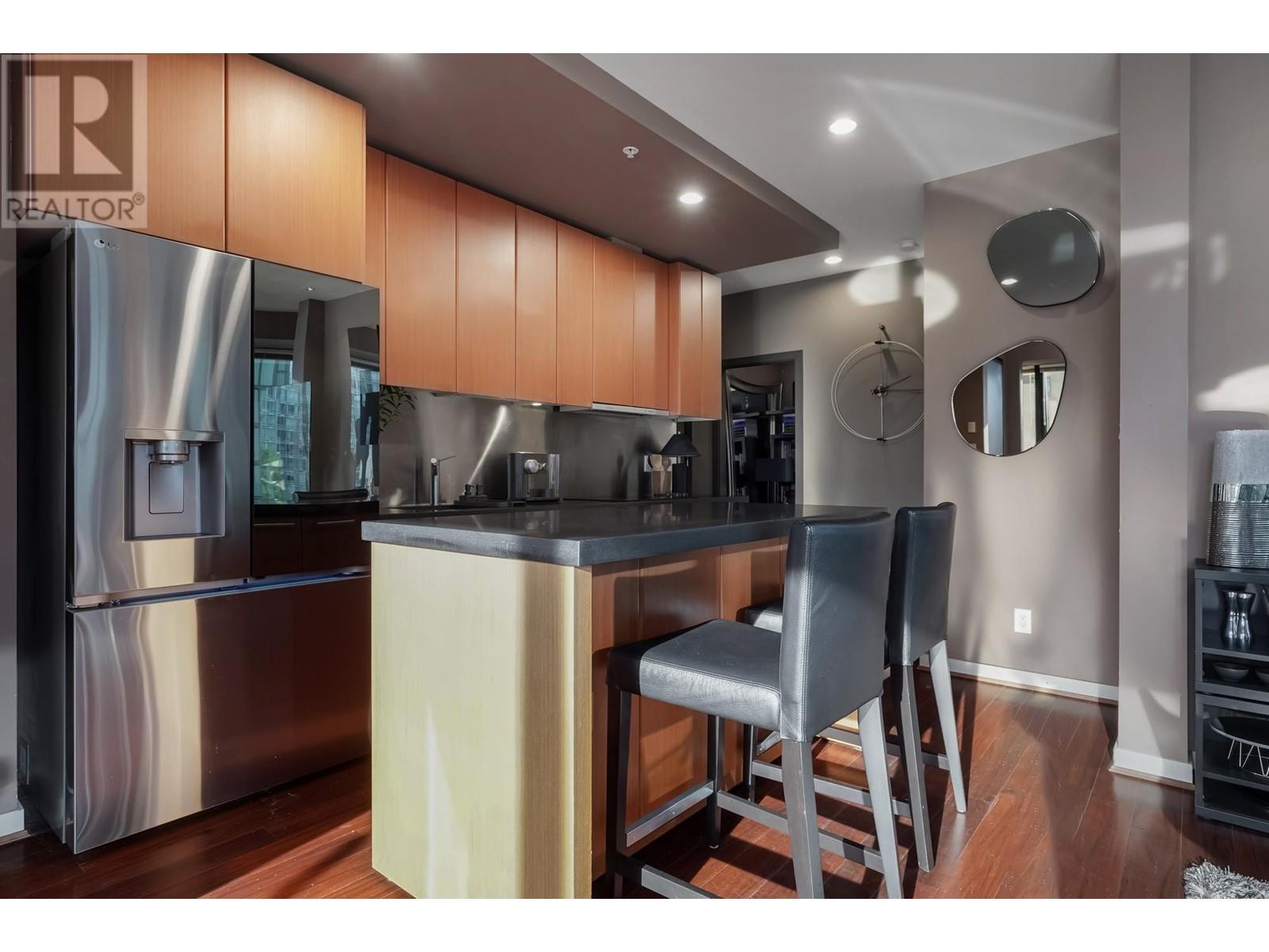 Listing Picture 8 of 23 : 809 1333 W GEORGIA STREET, Vancouver / 溫哥華 - 魯藝地產 Yvonne Lu Group - MLS Medallion Club Member